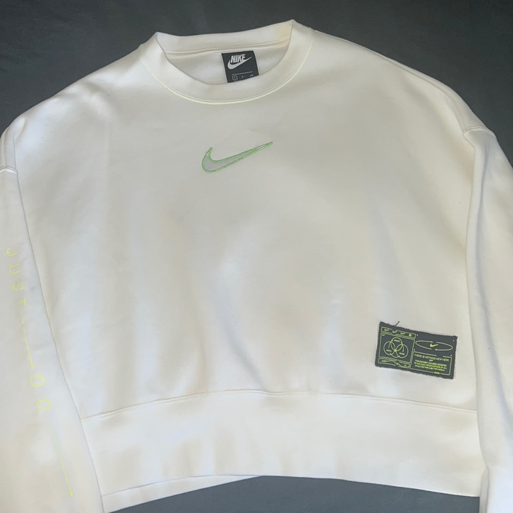 nike cropped crewneck